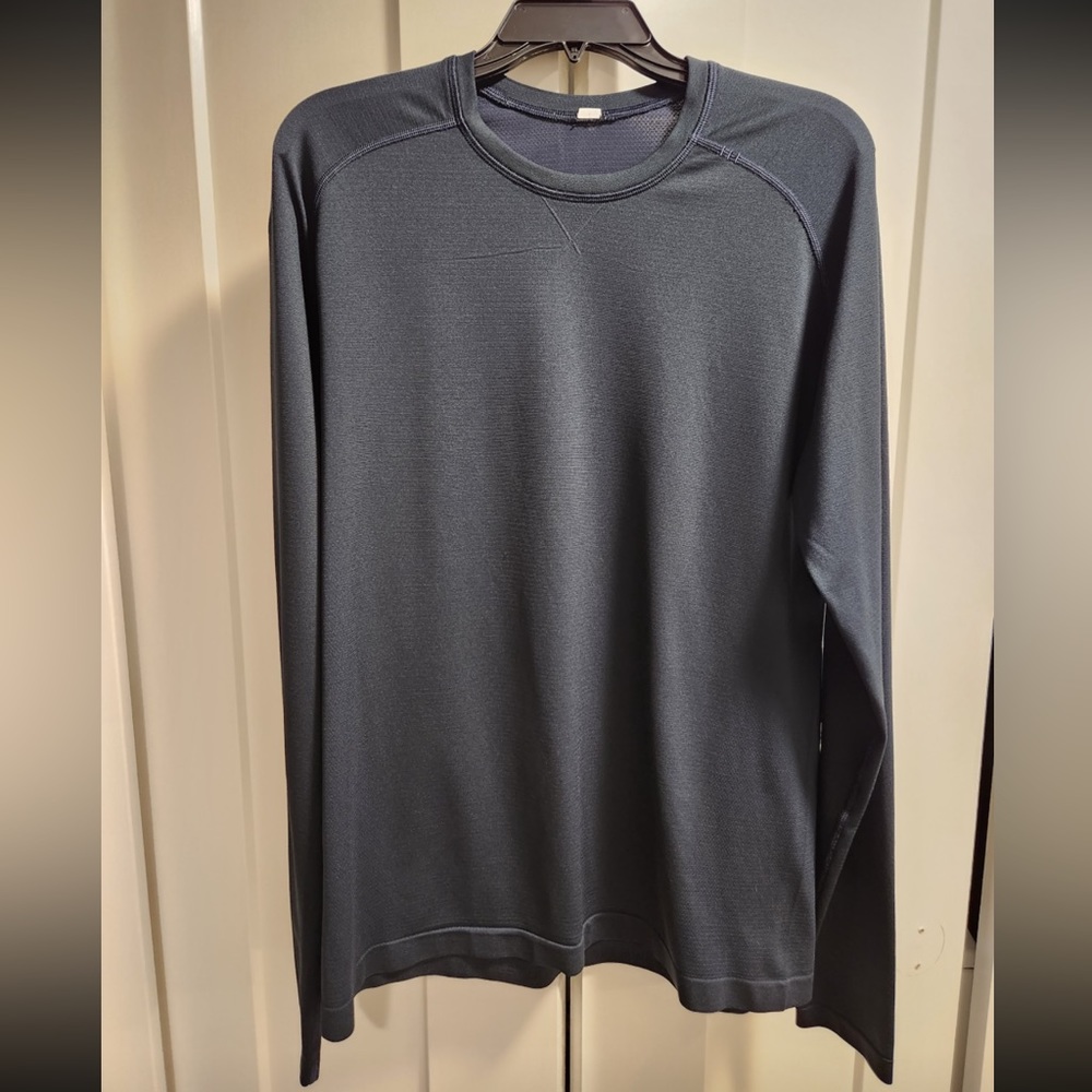 Lululemon Men’s Long Sleeve T-Shirt - Large